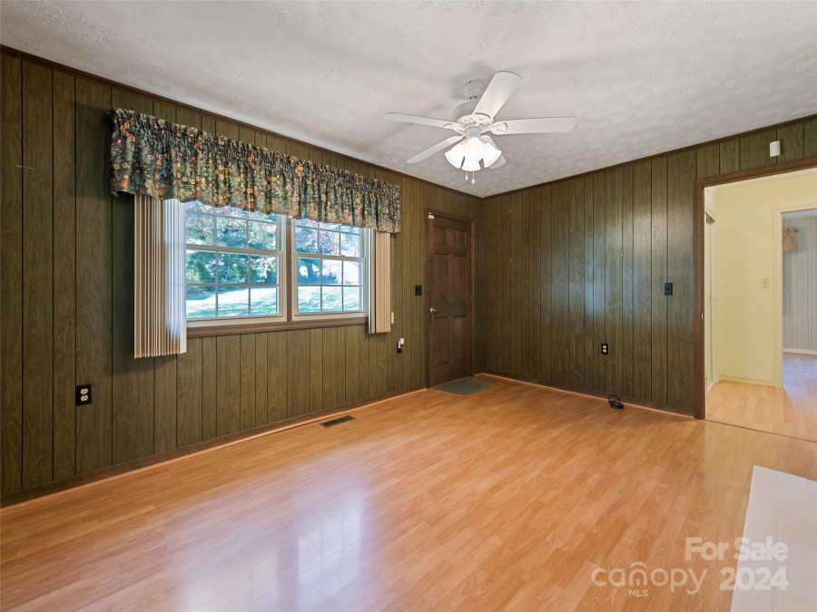 36 Little Mountain Rd Waynesville, NC 28786