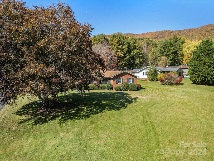 36 Little Mountain Rd Waynesville, NC 28786