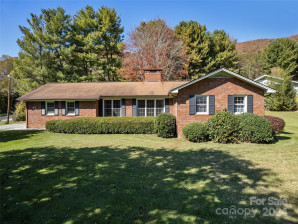 36 Little Mountain Rd Waynesville, NC 28786