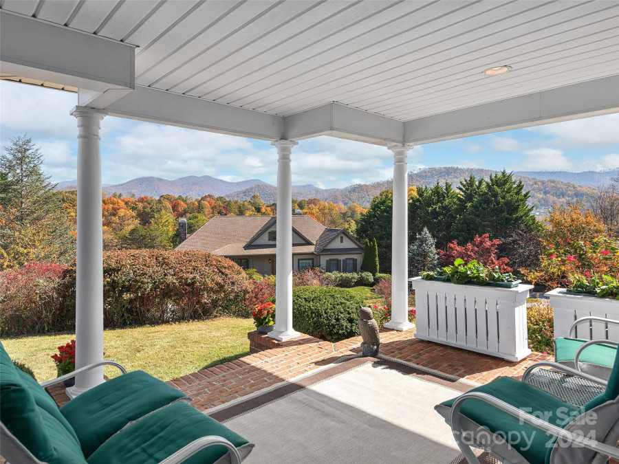 3 Lakeway Cir Weaverville, NC 28787