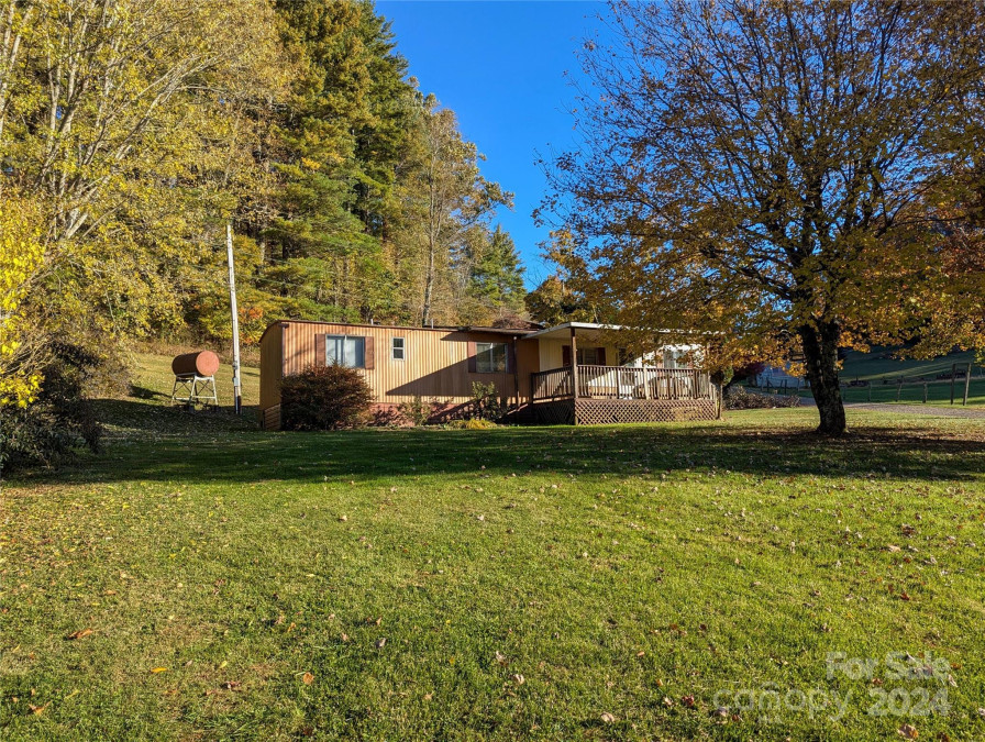 23 Barnetts Knoll Burnsville, NC 28714