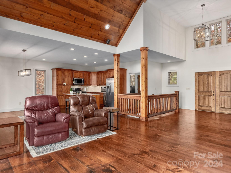 835 Toxaway Dr Lake Toxaway, NC 28747