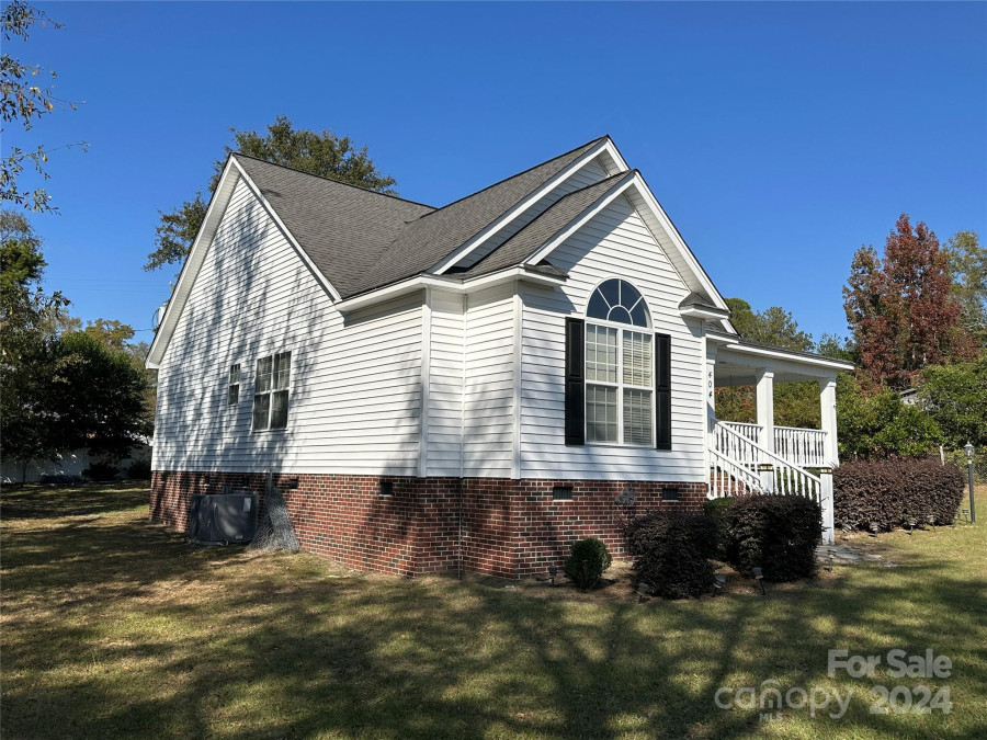 404 Woodland Dr Kershaw, SC 29067