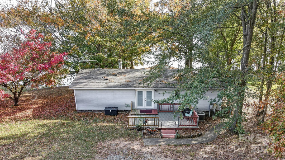 233 Island View Rd Mount Holly, NC 28120