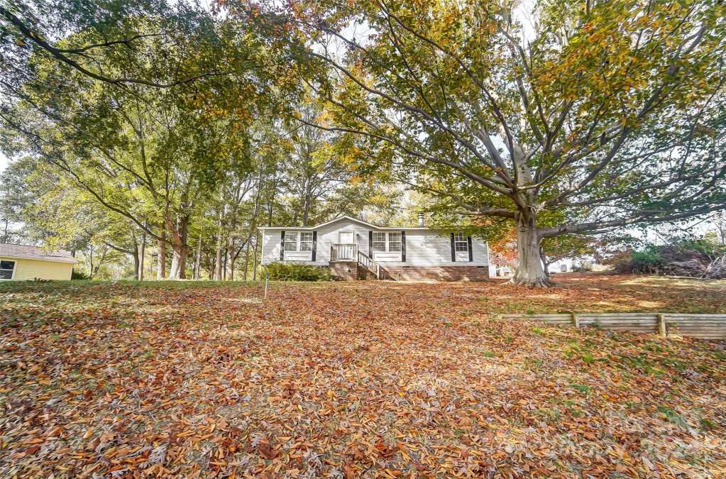 233 Island View Rd Mount Holly, NC 28120