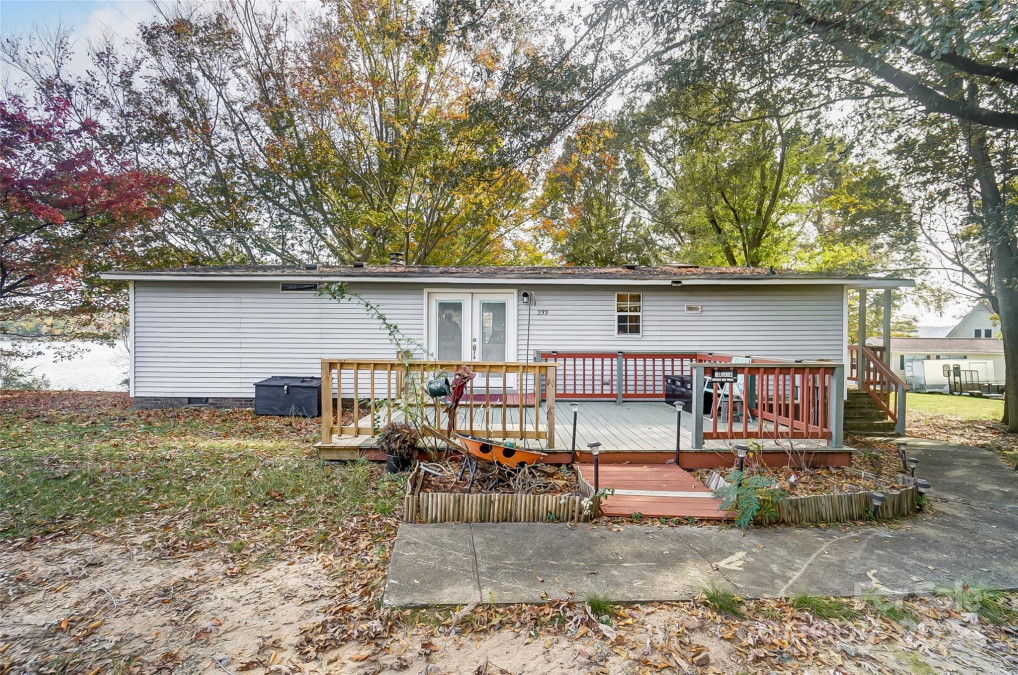 233 Island View Rd Mount Holly, NC 28120