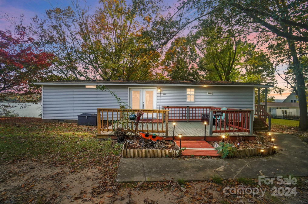 233 Island View Rd Mount Holly, NC 28120