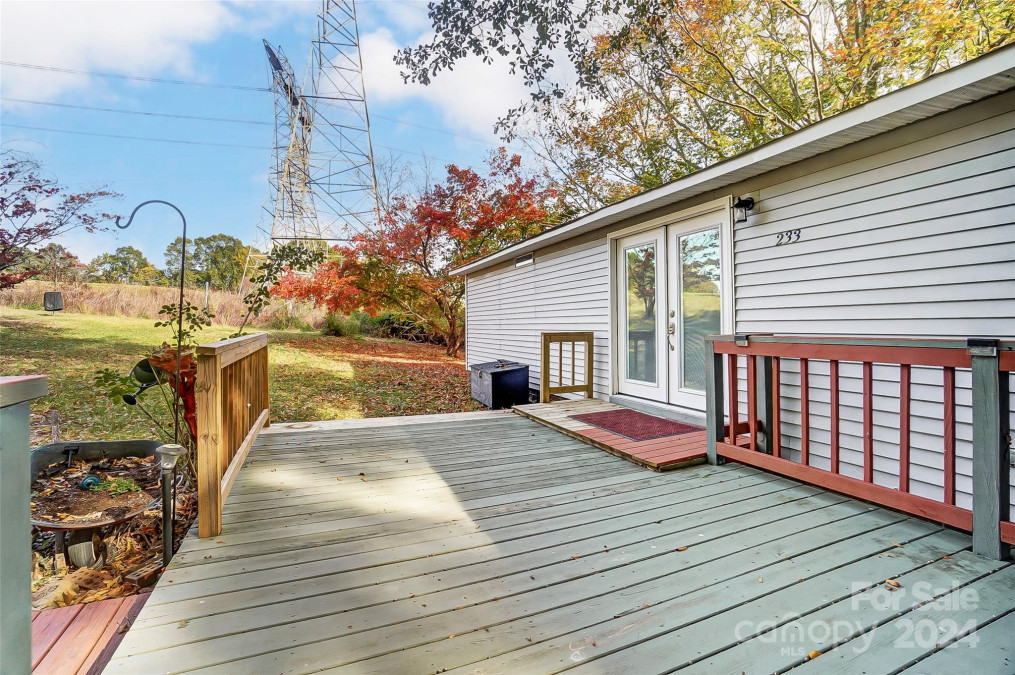 233 Island View Rd Mount Holly, NC 28120