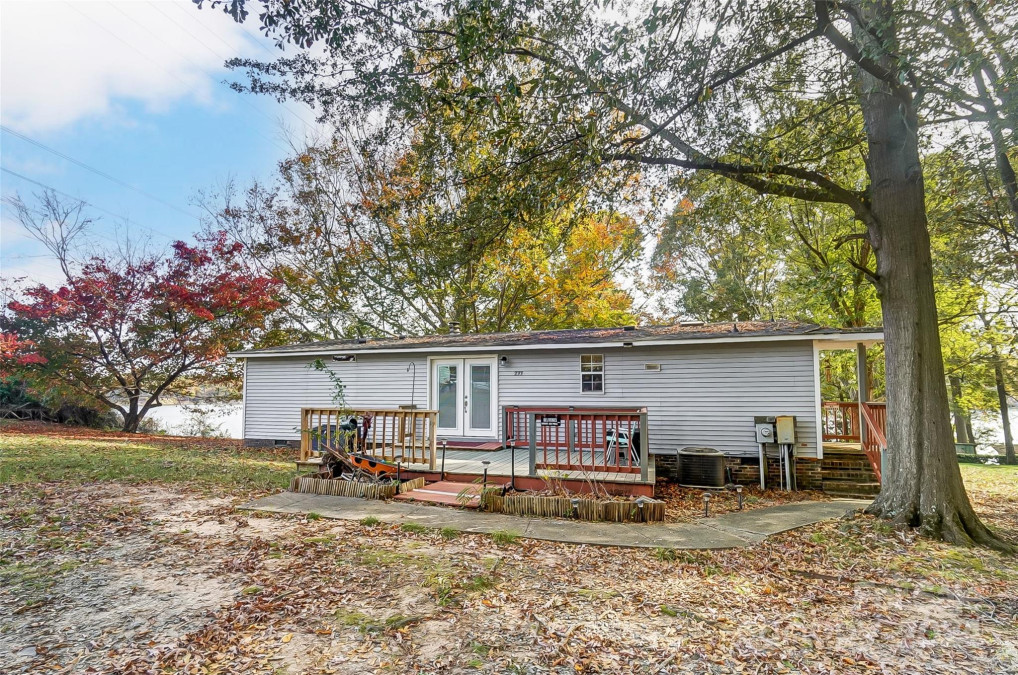 233 Island View Rd Mount Holly, NC 28120