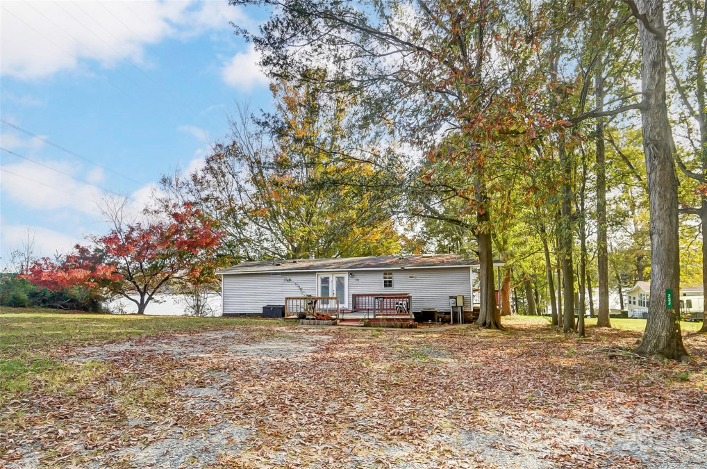 233 Island View Rd Mount Holly, NC 28120