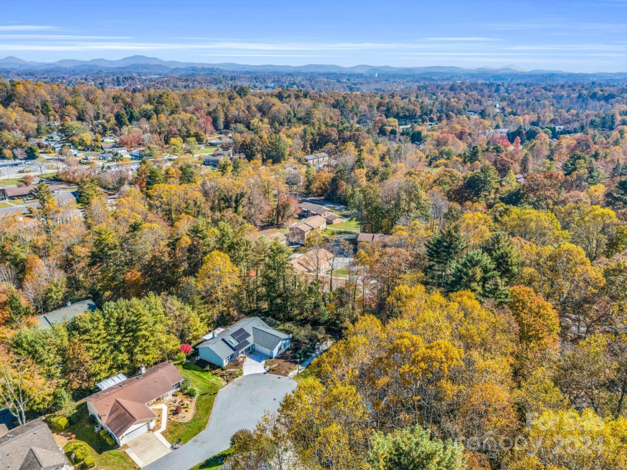 675 New Village Dr Hendersonville, NC 28791