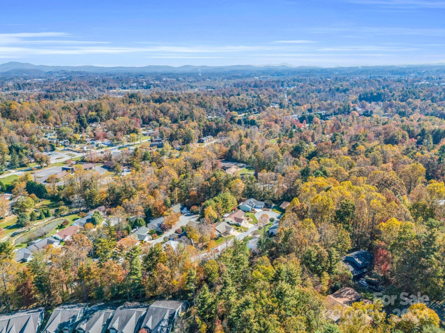 675 New Village Dr Hendersonville, NC 28791