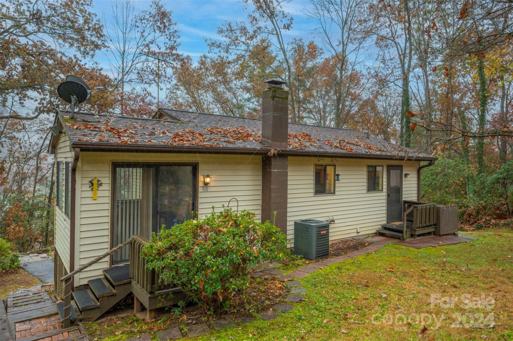 41 Deep Woods Rd Mills River, NC 28759