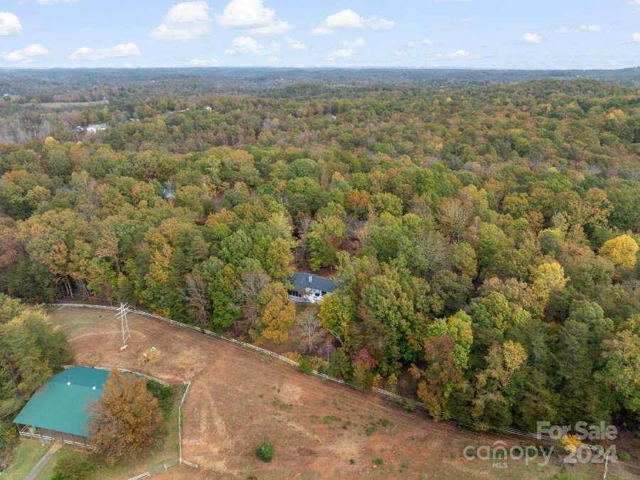 169 Oakwood Ln Columbus, NC 28722