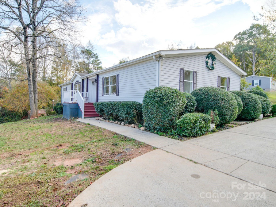 8635 Catawba Cove Dr Belmont, NC 28012