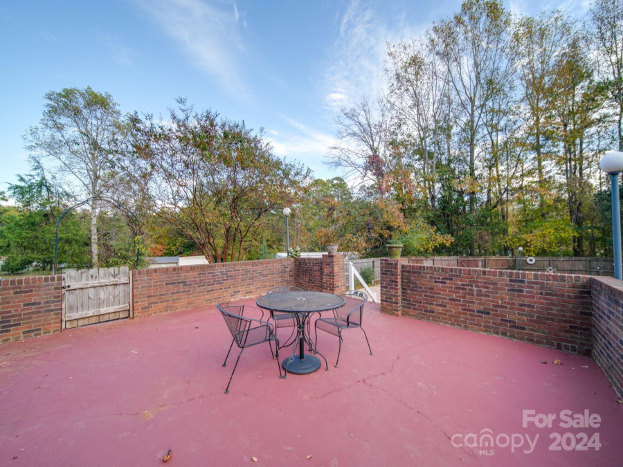 8635 Catawba Cove Dr Belmont, NC 28012