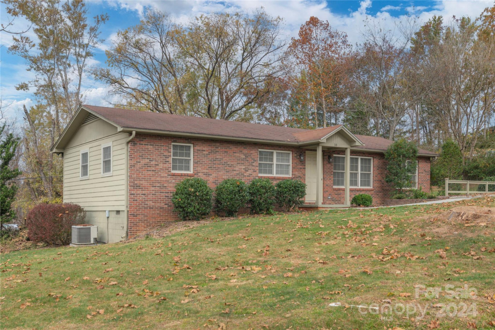 10 Terrace Dr Weaverville, NC 28787