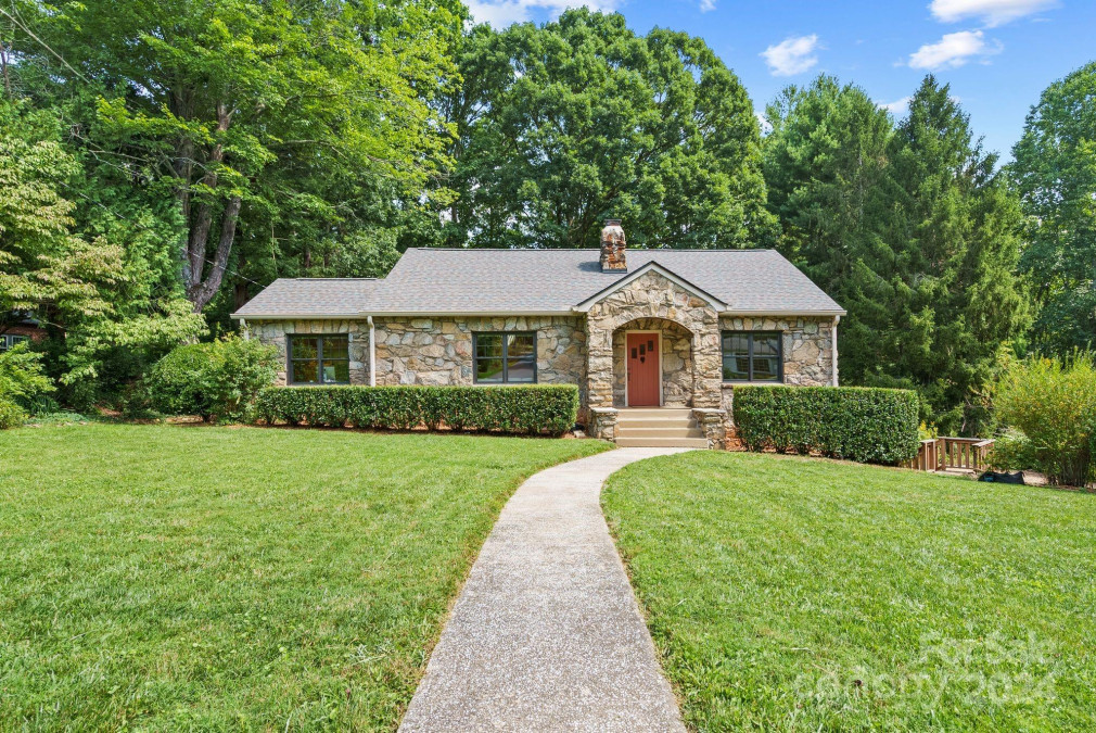 56 Lakewood Dr Asheville, NC 28803