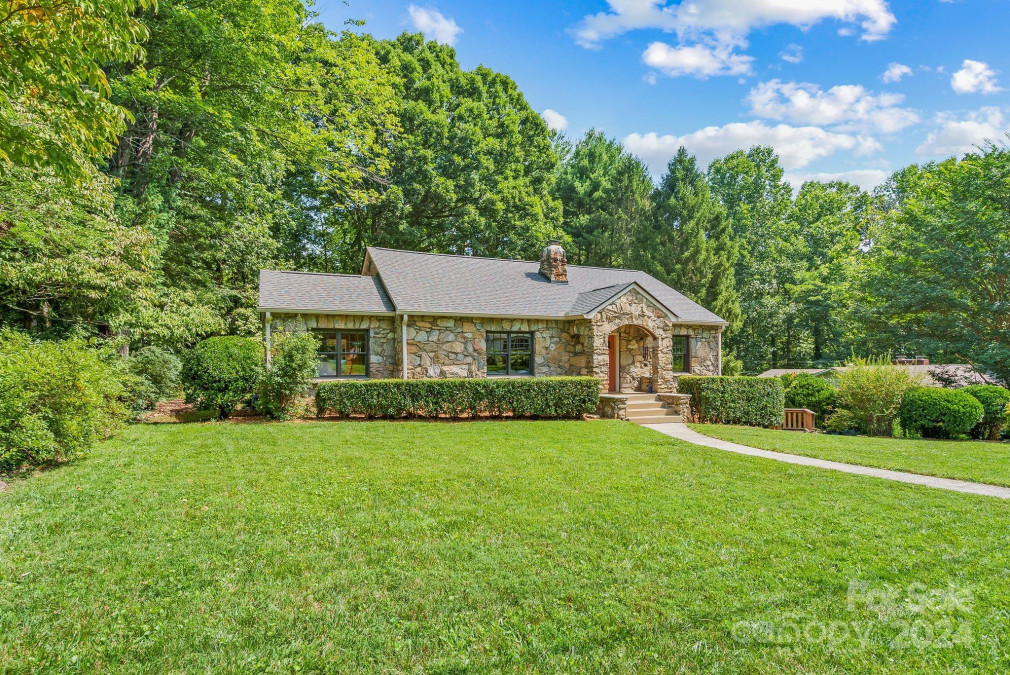 56 Lakewood Dr Asheville, NC 28803