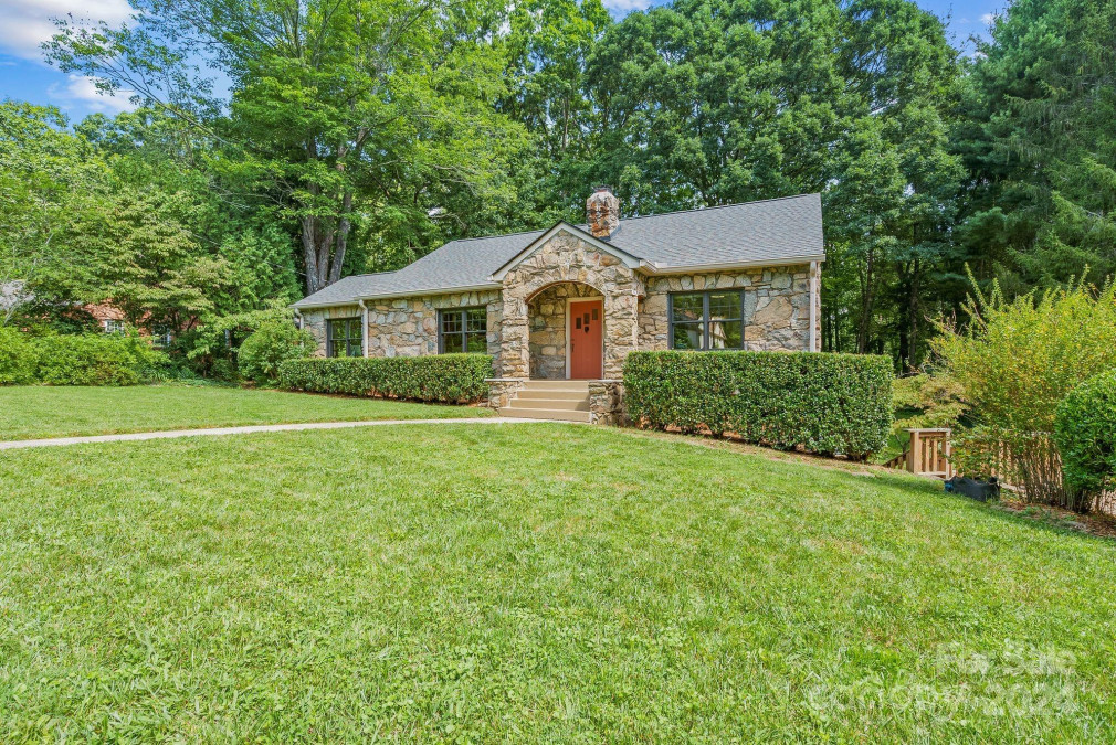 56 Lakewood Dr Asheville, NC 28803