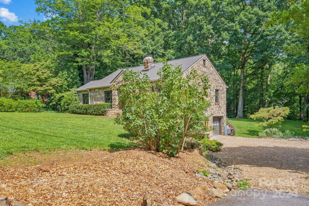 56 Lakewood Dr Asheville, NC 28803