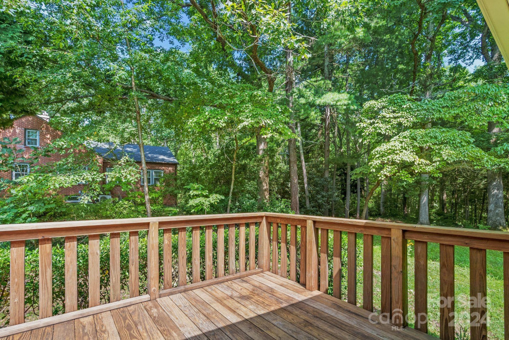 56 Lakewood Dr Asheville, NC 28803