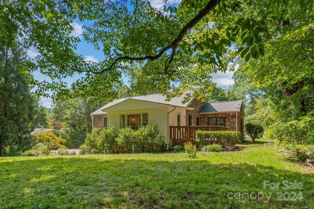 56 Lakewood Dr Asheville, NC 28803