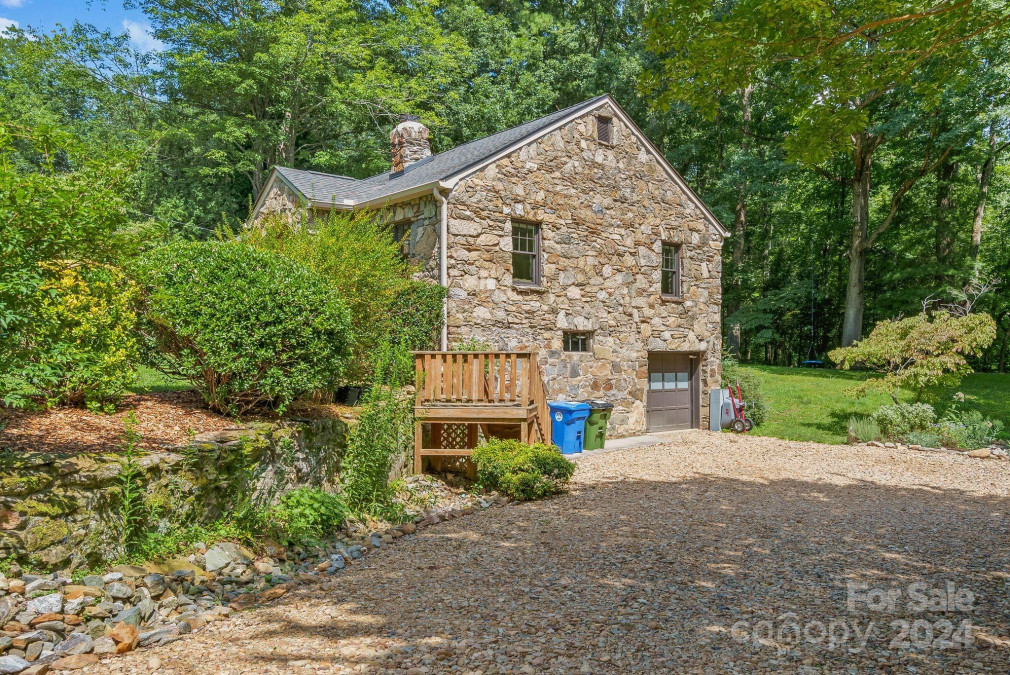 56 Lakewood Dr Asheville, NC 28803