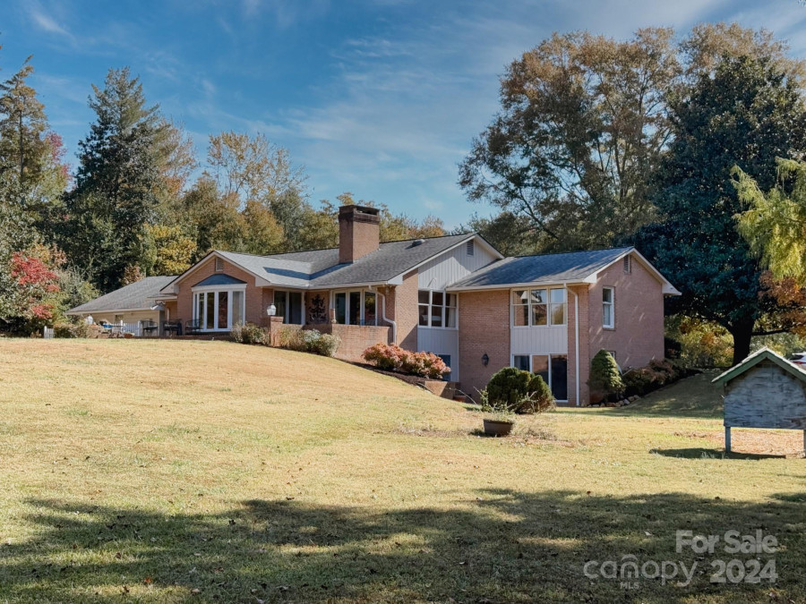 501 Hooper Creek Rd Tryon, NC 28782