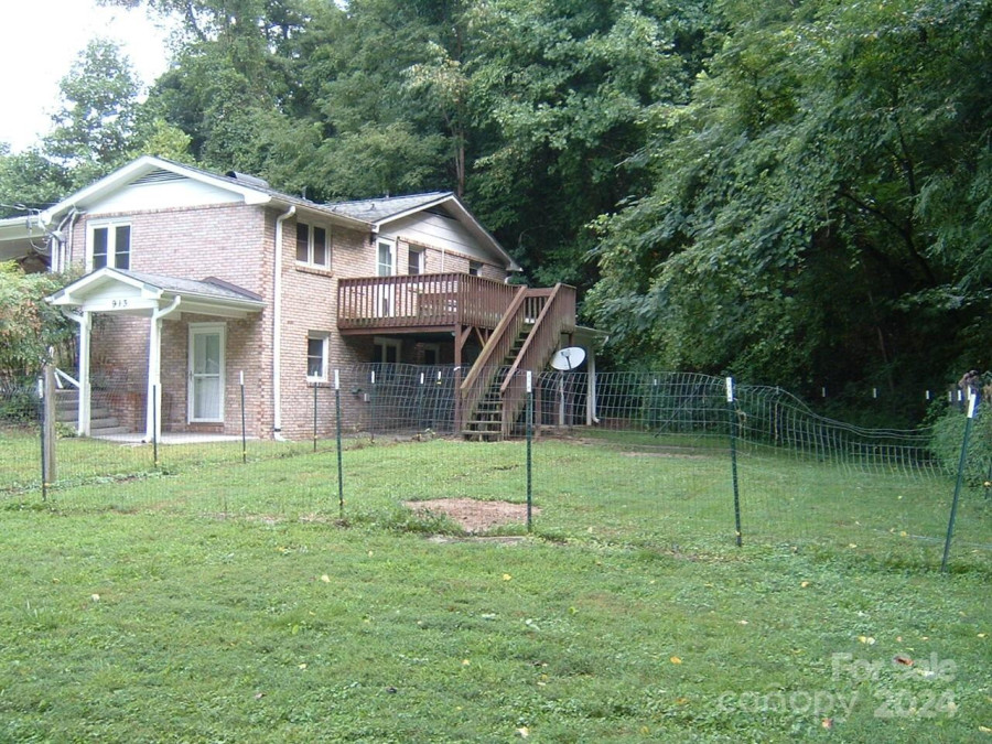 913 Dorothy St Hendersonville, NC 28791