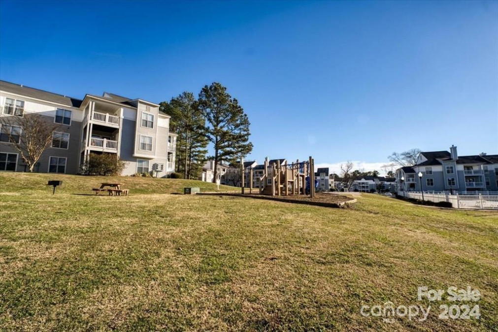 20 Hamiltons Harbor Dr Clover, SC 29710