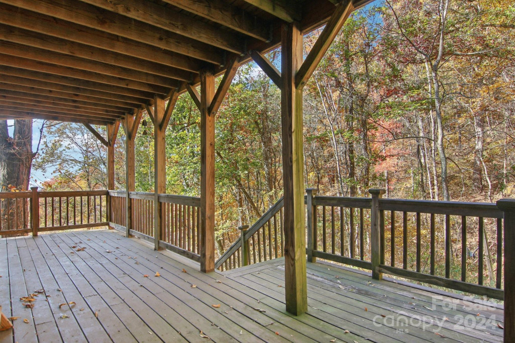 27 Tuckaway Rd Waynesville, NC 28785