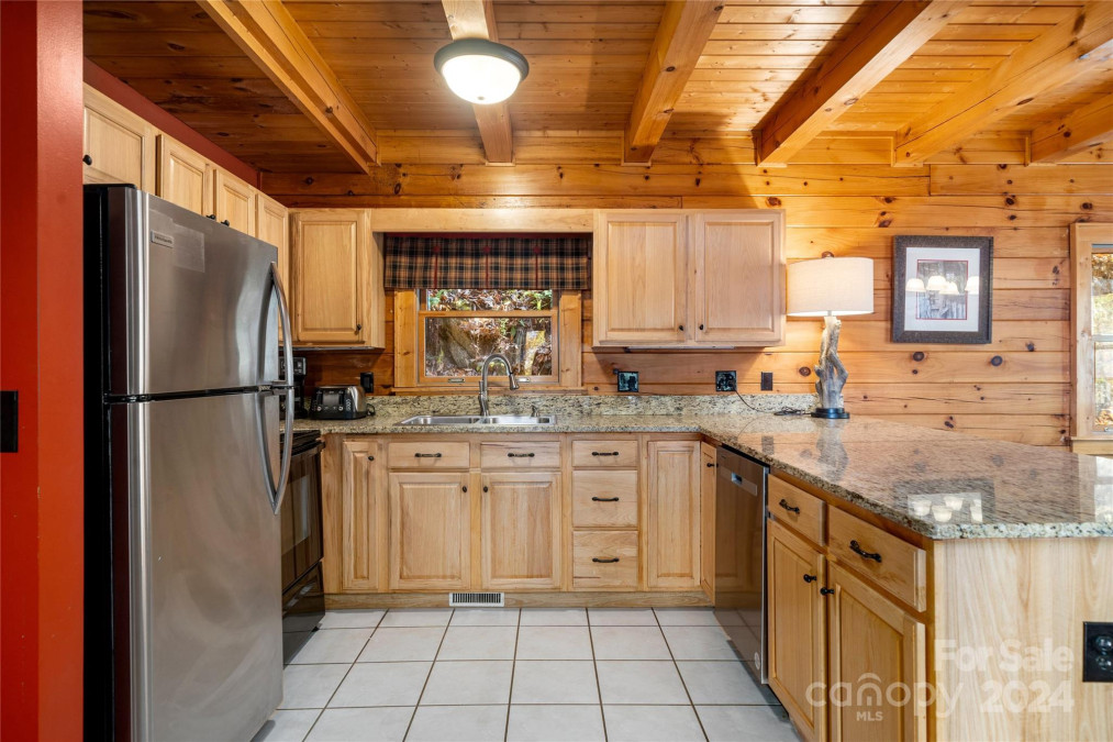 339 Tsalagi Trl Maggie Valley, NC 28751