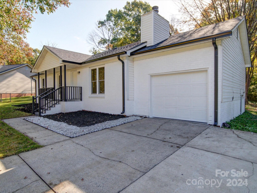 5819 Woodrock Ct Charlotte, NC 28214