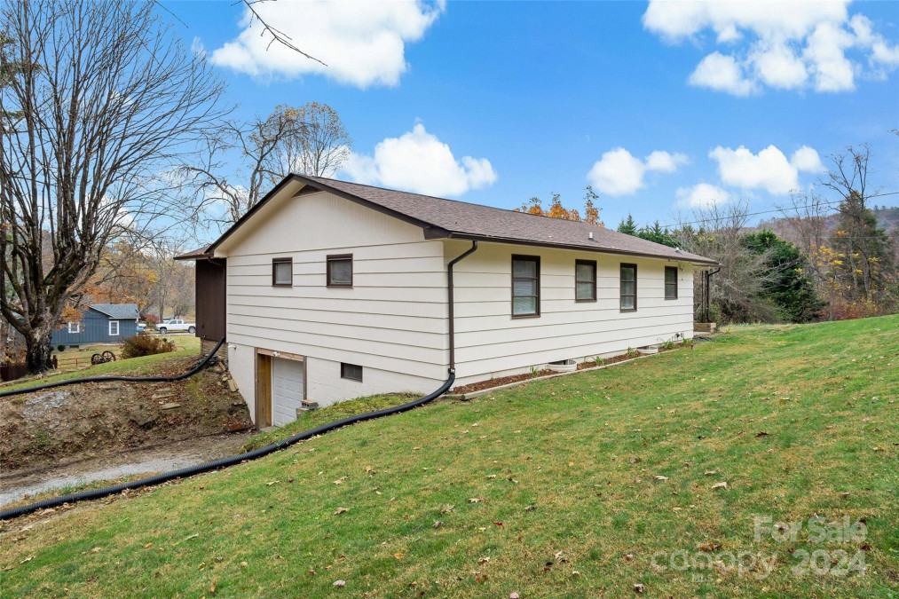 390 Pendley Rd Spruce Pine, NC 28777