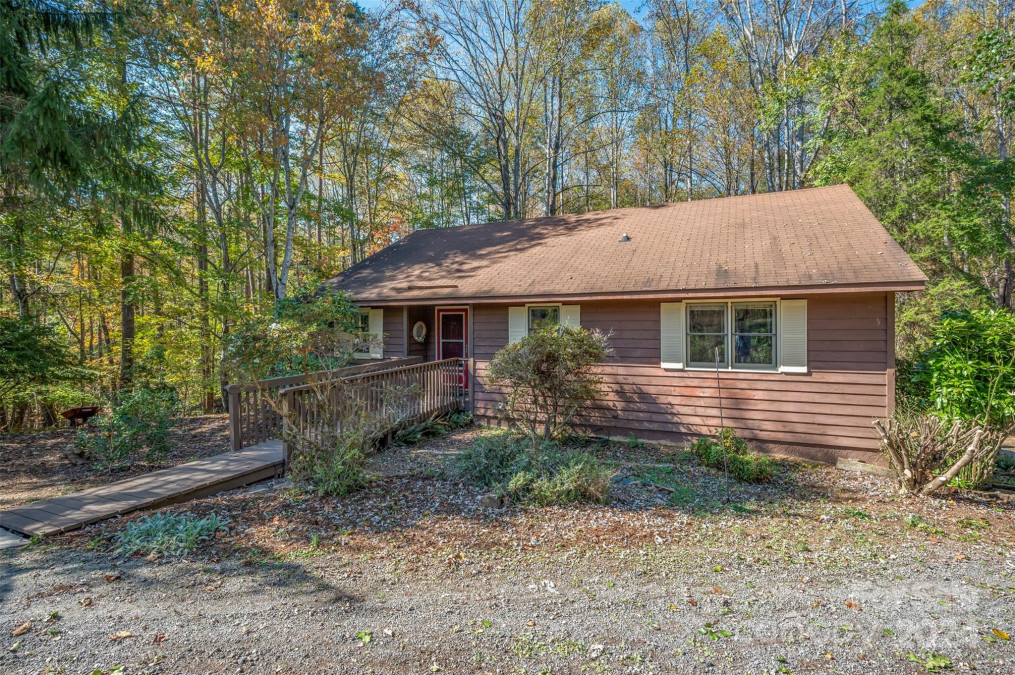 114 Rambo Ct Lake Lure, NC 28746