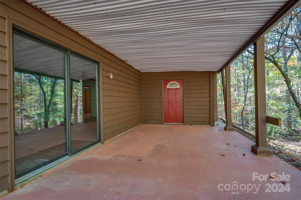 114 Rambo Ct Lake Lure, NC 28746