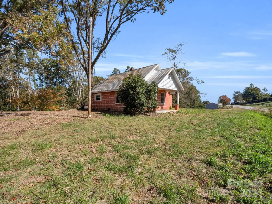 6271 Nc Hwy 108 Hw Mill Spring, NC 28756