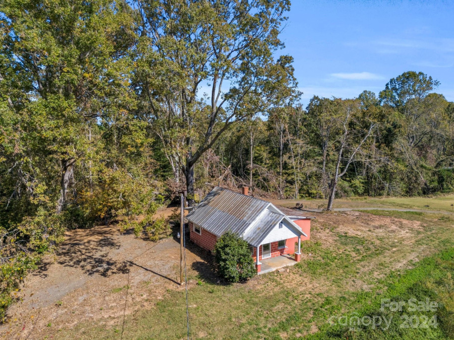 6271 Nc Hwy 108 Hw Mill Spring, NC 28756