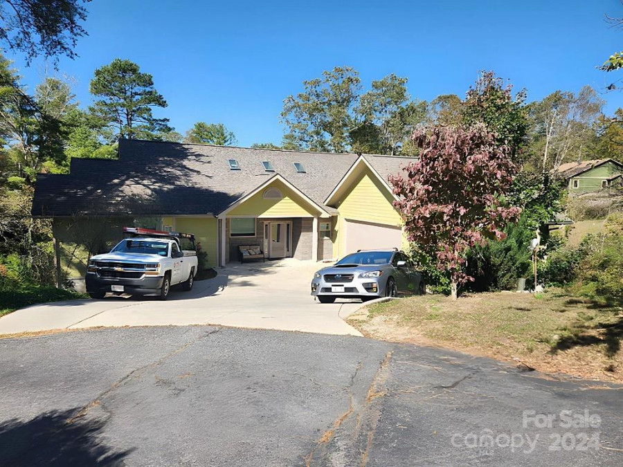 49 Hillcreek Dr Asheville, NC 28804