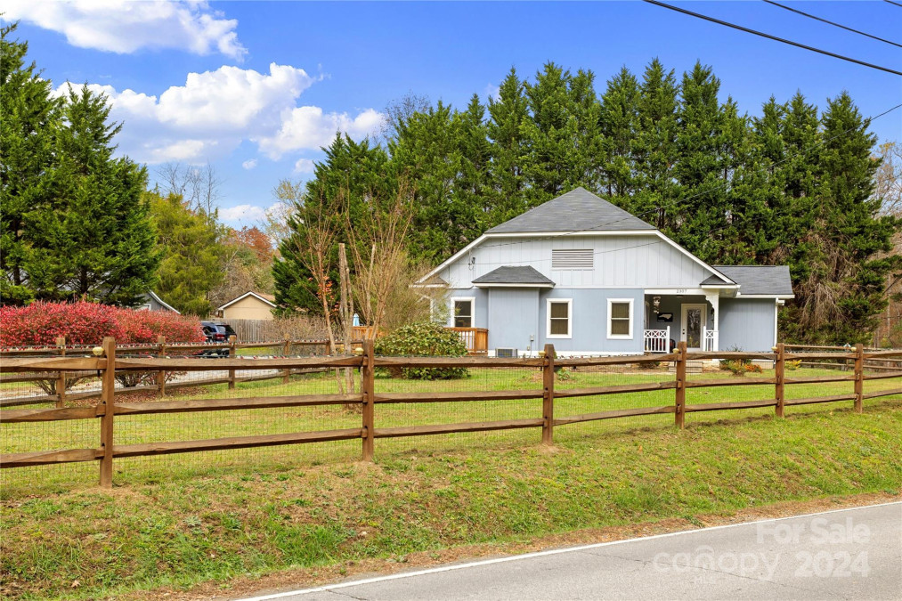 2307 Fruitland Rd Hendersonville, NC 28792