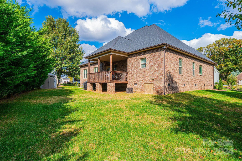 1845 Waterbury Ct Hickory, NC 28602