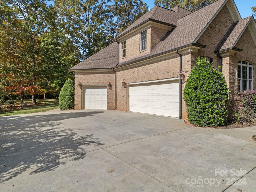 5677 Lake Wylie Rd Clover, SC 29710