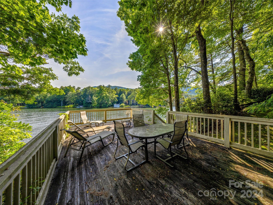 1957 Cold Mountain Rd Lake Toxaway, NC 28747