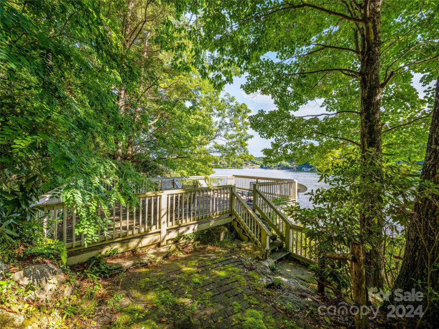 1957 Cold Mountain Rd Lake Toxaway, NC 28747