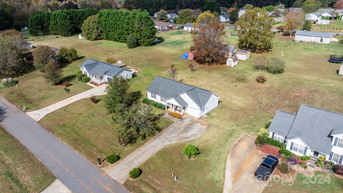 2972 Country Crossing Dr Lincolnton, NC 28092