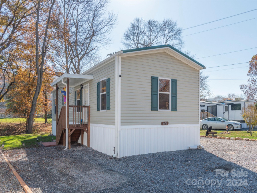 141 Pike Point Waynesville, NC 28785