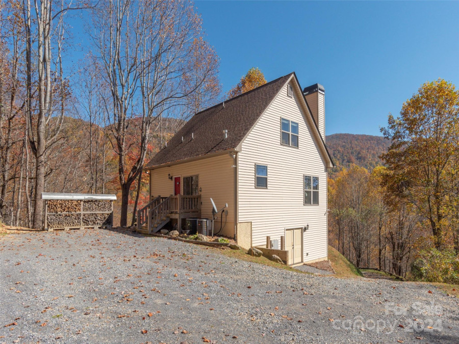 4823 Max Patch Rd Clyde, NC 28721