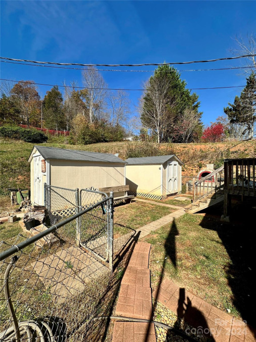 66 Scenic Dr Bryson City, NC 28713