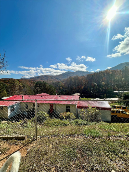 66 Scenic Dr Bryson City, NC 28713